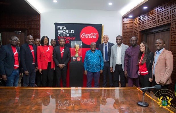Prez. Nana Addo Dankwa Akufo-Addo with the FIFA World Cup trophy at the Jubilee House 

#UTVSports