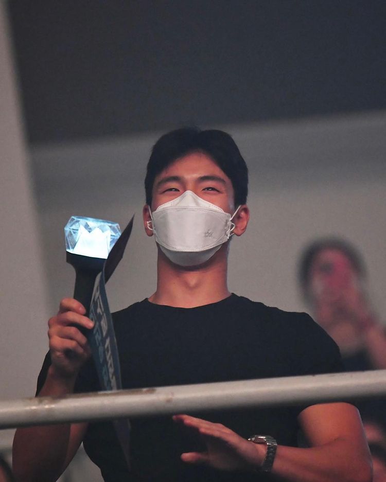ilysunnnnnnn's tweet photo. Estoy tan feliz de verlo de nuevo, mi corazón no puede con esto me alegra tanto verlo ahí a mi pequeño disfrutando el concierto de sus niños 😭😭😭😭
#shownu #monstax #monstaxot7 #SHOWNUayo https://t.co/FGjnp0HDna