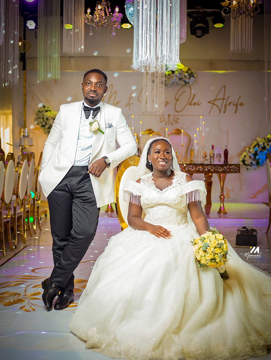 manuelphotos_1's tweet photo. Who can find a virtuous wife? For her worth is far above rubies. The heart of her husband safely trusts her; so he will have no lack of gain. She does him good and not evil all the days of her life. 
PROVERBS 31:10-12 
Ps. Isaiah 💍 weds 💍 Clair.
#ItsComplete #love #wedding https://t.co/rllHNanYsE