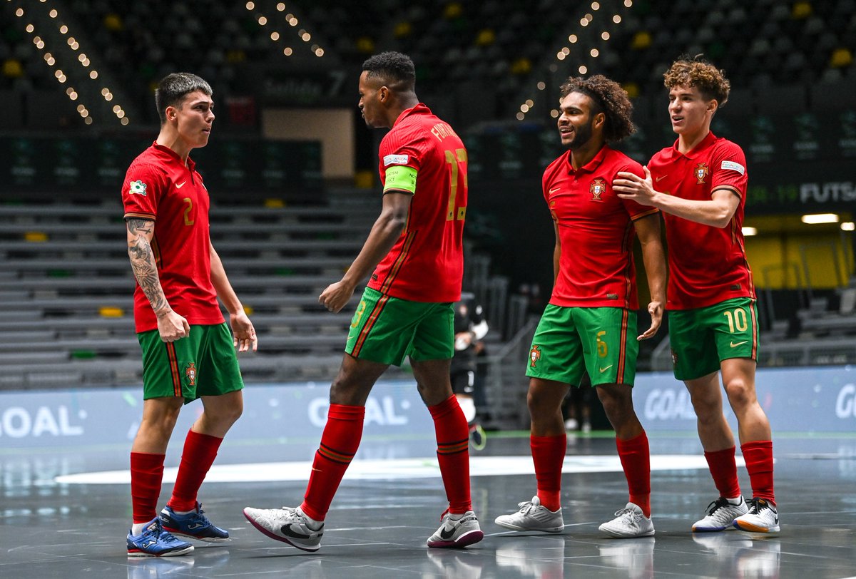 selecaoportugal's tweet photo. O 𝗢𝗥𝗚𝗨𝗟𝗛𝗢 de ser Português. 🇵🇹 Primeiro obstáculo ultrapassado, estamos de volta à luta amanhã! 🙌 #VamosComTudo

The 𝗣𝗥𝗜𝗗𝗘 of being Portuguese. 🇵🇹 First obstacle overcome, we're back tomorrow! 🙌 #TeamPortugal https://t.co/VEj5mQn4Xg