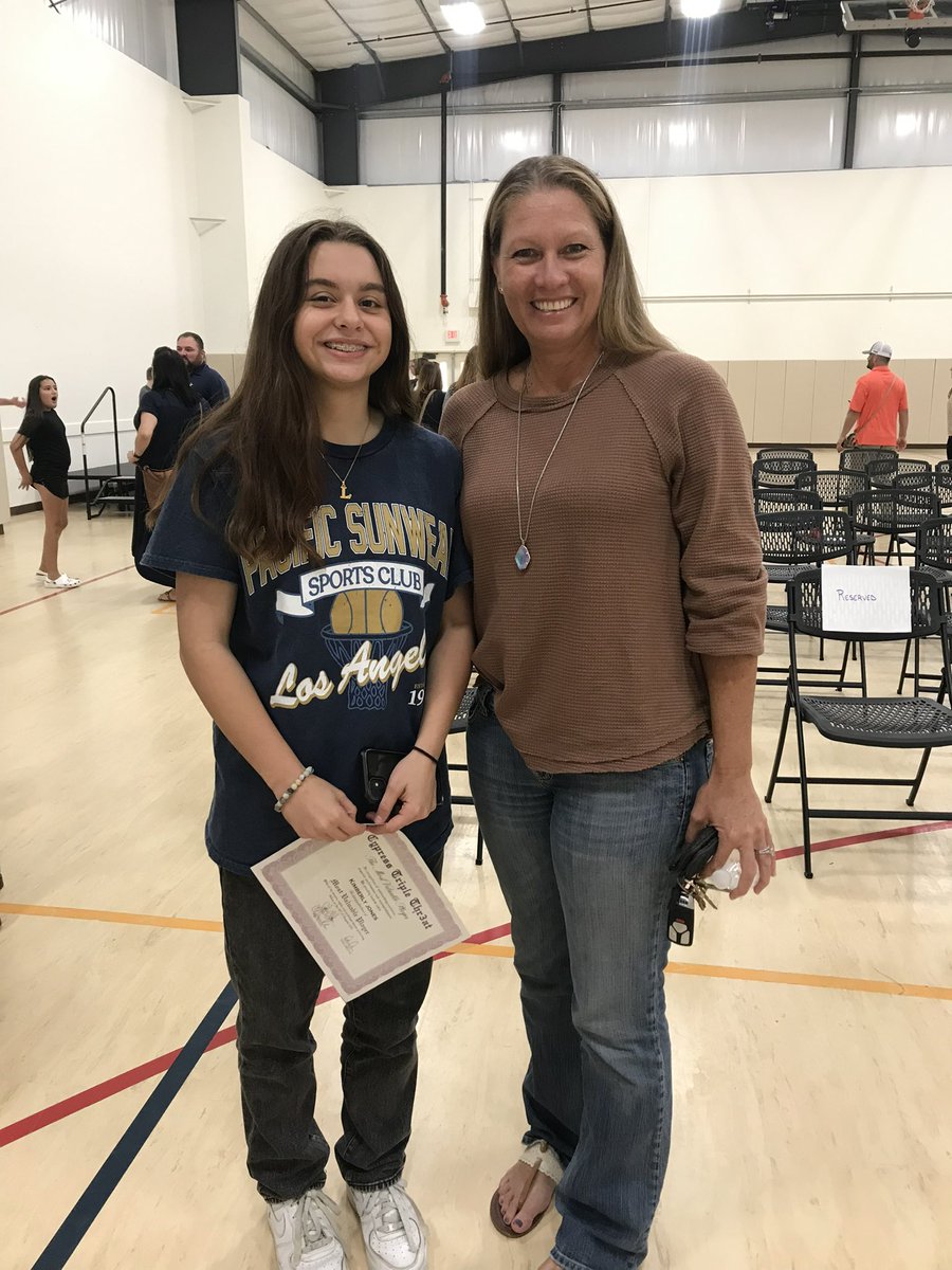 2KimJones's tweet photo. Super happy to get to hear some words of wisdom from Coach Cross last week !! @USTWBB https://t.co/vVrZuHjmC3