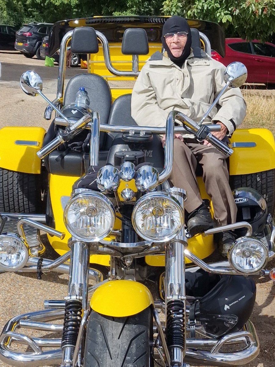 ChilternTrikes's tweet photo. What better way to celebrate a special day than with a Chiltern Trike Tour? Happy 90th birthday! 🎉😎 https://t.co/9RpNvHFH6c