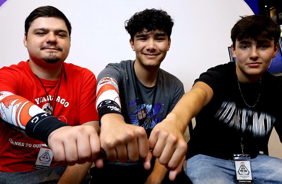 Your <a href="/ApexProAm/">Apex Pro-Am: Summer Showdown</a> champions, The Royal Apes!! 🥇