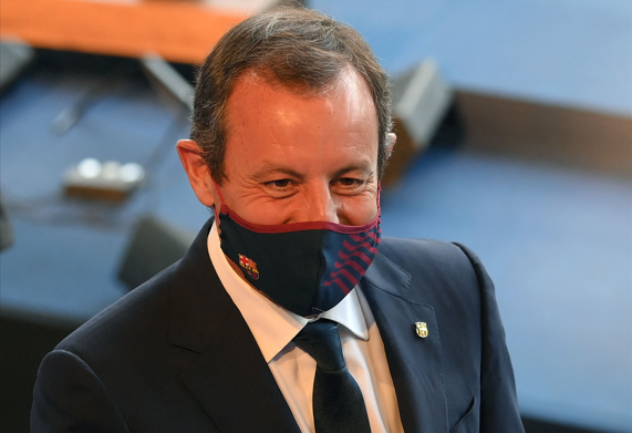 carrusel's tweet photo. 🚨 Informa @SiqueRodriguez
➡️ Sandro Rosell evitó que una mujer se suicidara
➡️ Sucedió el 23/06 en un puente de Barcelona
➡️ Salía de una cena. Vio a una mujer y la agarró, junto a otro hombre, para evitar que se tirara https://t.co/c7zSYCcS0t