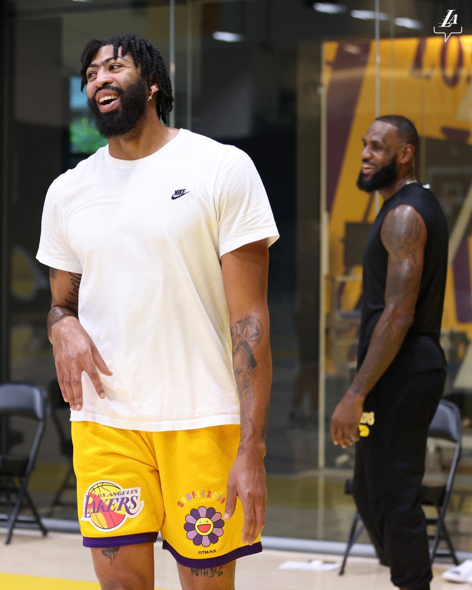 Thato84899519's tweet photo. Best duo in the world😭
@KingJames @AntDavis23 #lakers https://t.co/8mtIIEkQjB