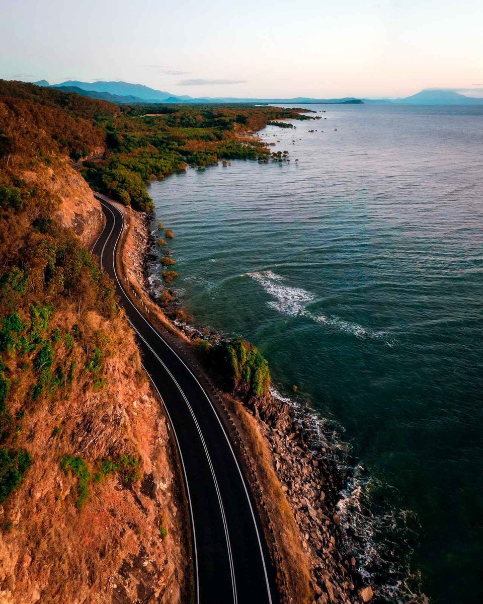 Tropical North Queensland roads that lead to beautiful destinations. This spot is about 40 minutes north of Cairns, with Port Douglas in the distance. The views are stunning and I’d love to head back again for more exploration soon!
#Australia #Queensland #dronephotography