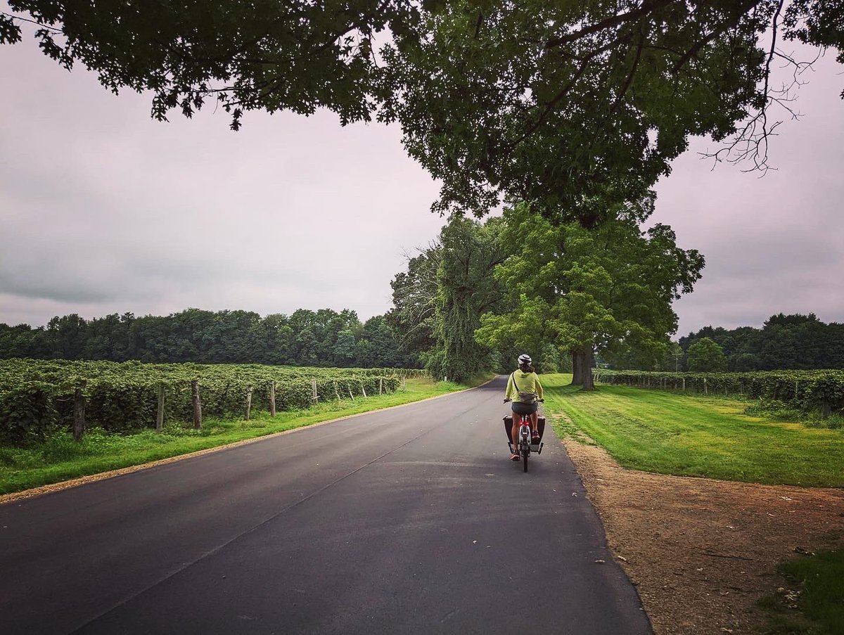 ModeShiftKzoo's tweet photo. It's almost apple picking season and long weekends are a great reason to get out of town for a stint.
It was a long ride from Westnedge Hill to Schultz Farm in Mattawan, but a splendid way to spend time as a family.
#ThisIsACustomer #ThisIsWhatACustomerLooksLike
#BetterByBike https://t.co/CEnXSiw30b