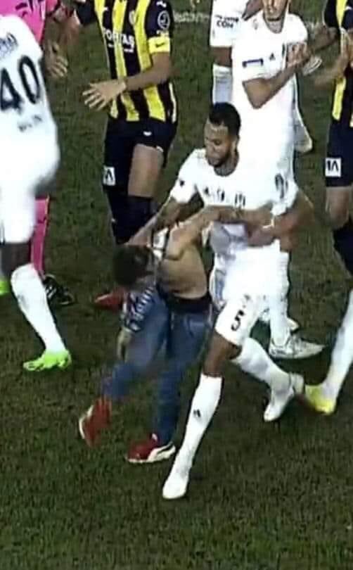mgrammesin's tweet photo. @aspor Bu mu kırmızı kart 😡😡 https://t.co/a131Fj7pOu