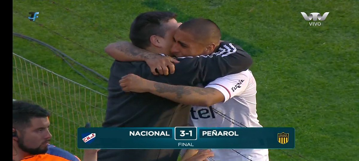 Siempre firme desde chiquito en la tribuna con mi hermano. Hoy me toca vivirlo también como jugador y disfrutarlo asi ❤️ nacional nomaaa 🔵⚪️🔴