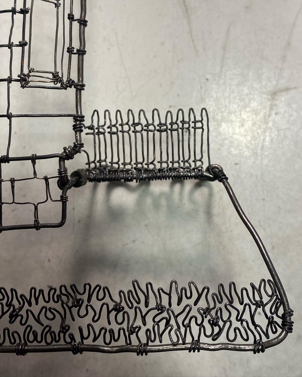 cw_roelle's tweet photo. Made a fence on a thing… #wire #drawing #fence https://t.co/CNAeGLq1Ye