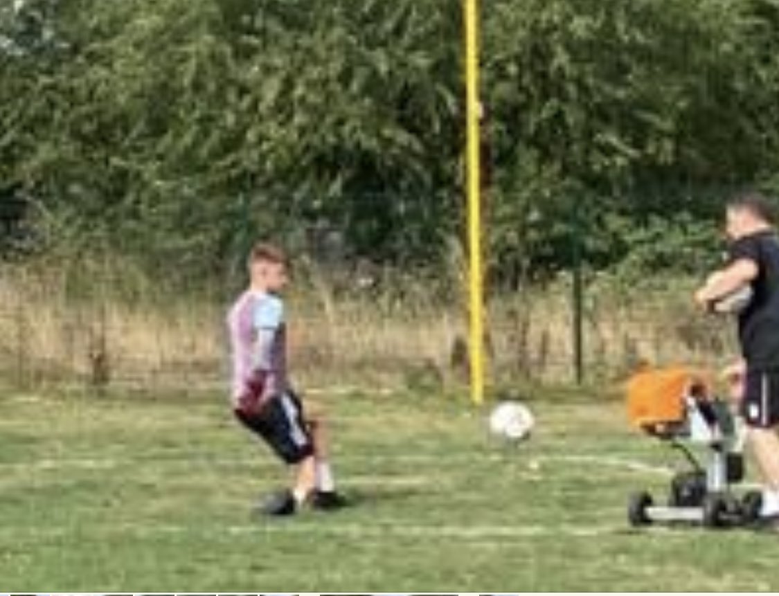 noalibitofail's tweet photo. Beast of a session @ConnorUnderwoo3 👍🧤⚽️🧤. Some great physical work and great K blocks especially when up close and personal to the machine… I wouldn’t fancy the 60mph in deez nutz 😆😆👍⚽️ We ramp it up again this week 💪 #bethebest https://t.co/ImWUprFS1T