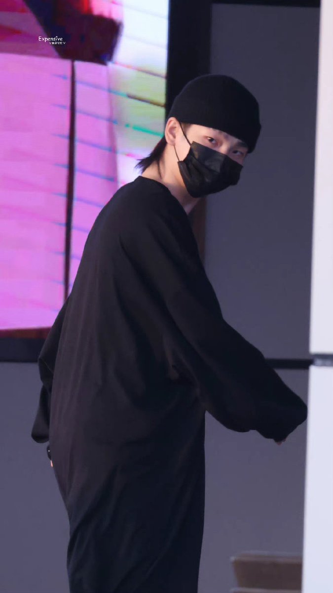 zznpics's tweet photo. 220902 Changsha Departure 
© Expensive-独家记忆Vv
 
#周震南 #VinZhou #ZhouZhennan https://t.co/vdKhY1kcxs