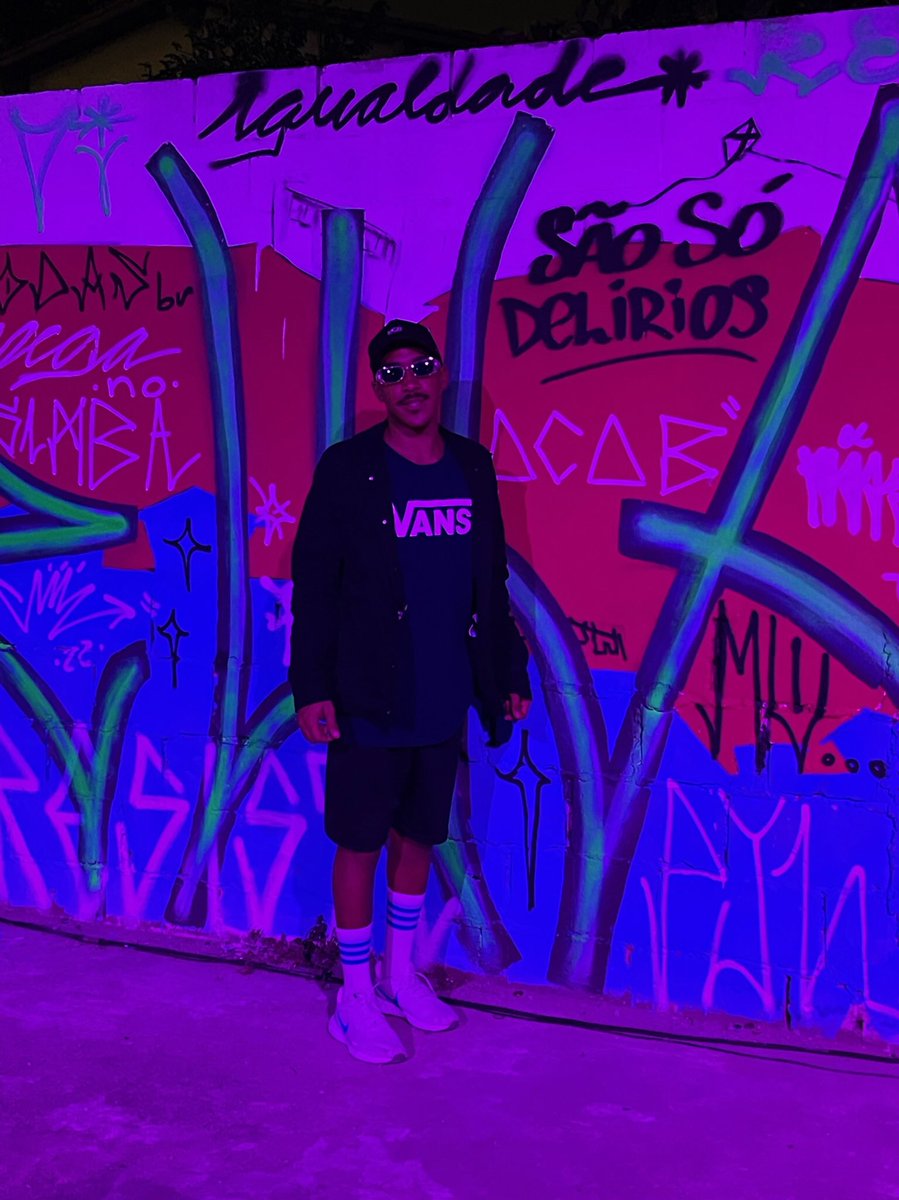 Mcbacom's tweet photo. Como eu não sei postar legenda, sigo apenas com a minha foto aqui.

Na rua. https://t.co/oSKF2qzjSi