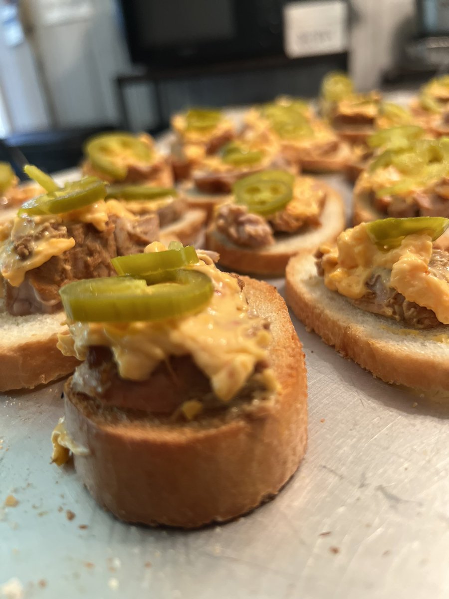 Chris__Edwards's tweet photo. Today on #SmokingWithChris
- Pork tenderloin on French bread topped with pimento cheese and jalapeño
- Smoked queso
- Smoked Chicken
- smoked Mac n cheese
- smokes Pecan Pie
Sorry the chicken isn’t pictured … it was all gone https://t.co/AkKcGsNtlv