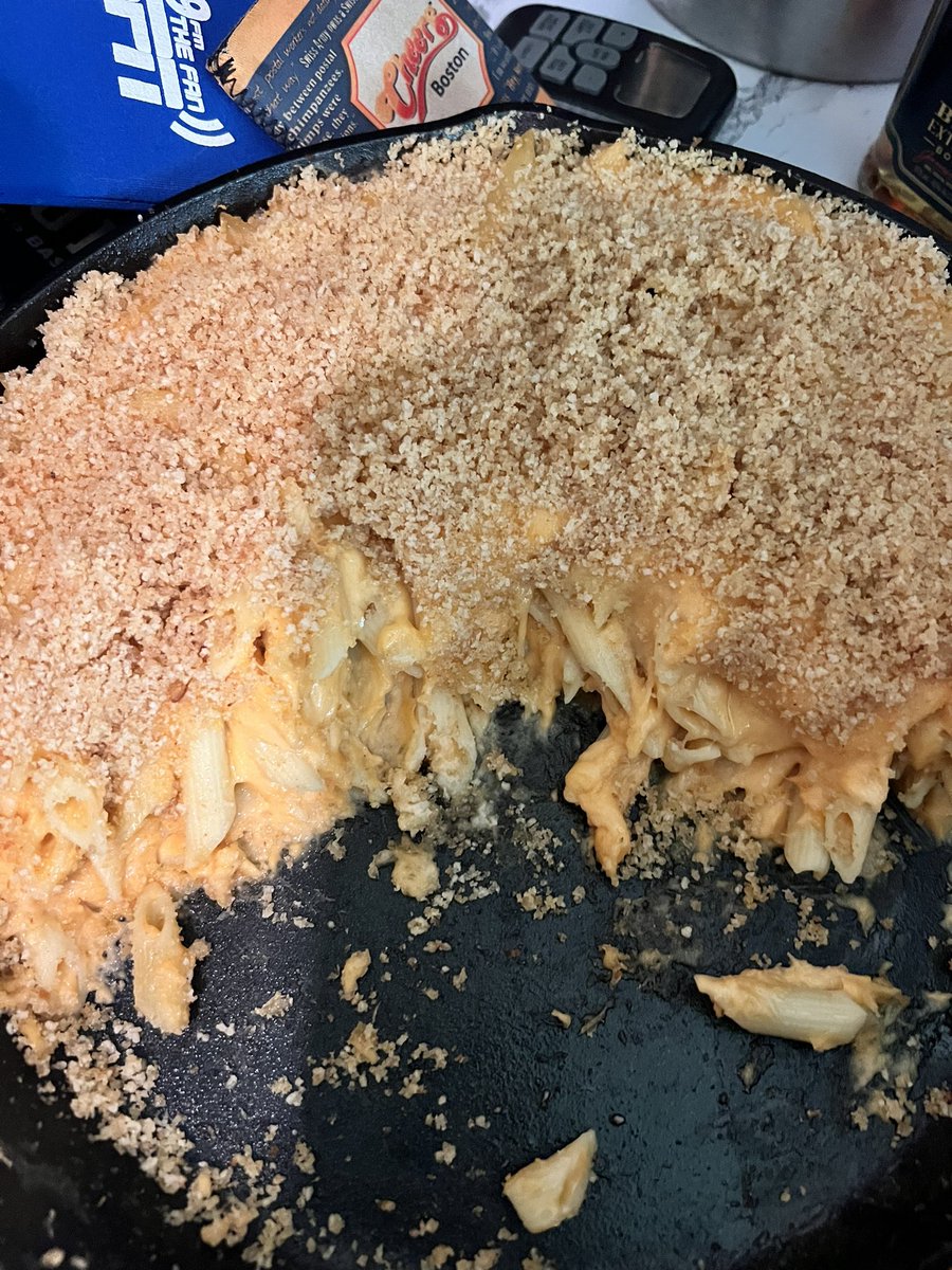 Chris__Edwards's tweet photo. Today on #SmokingWithChris
- Pork tenderloin on French bread topped with pimento cheese and jalapeño
- Smoked queso
- Smoked Chicken
- smoked Mac n cheese
- smokes Pecan Pie
Sorry the chicken isn’t pictured … it was all gone https://t.co/AkKcGsNtlv