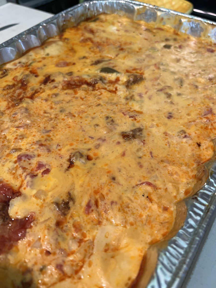 Chris__Edwards's tweet photo. Today on #SmokingWithChris
- Pork tenderloin on French bread topped with pimento cheese and jalapeño
- Smoked queso
- Smoked Chicken
- smoked Mac n cheese
- smokes Pecan Pie
Sorry the chicken isn’t pictured … it was all gone https://t.co/AkKcGsNtlv