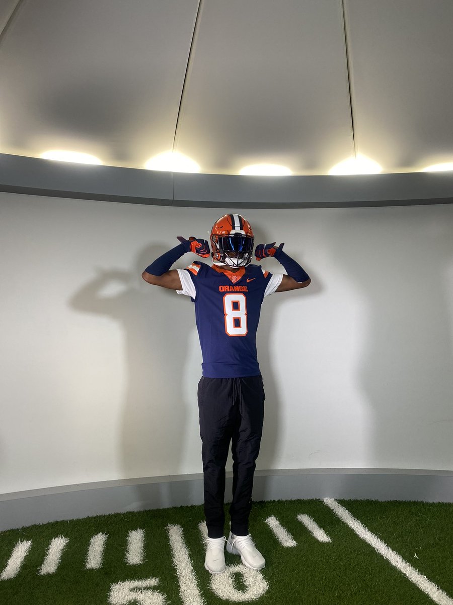 DavidThomRoger2's tweet photo. Thank you @CoachAhmadCuse @Commit2Cuse @CoachNJ_Monroe for the game day invite. I had a great experience. Go Cuse 🍊💙
@CoachJohnsonMHS 
@MTCMountieFB https://t.co/KLWARUzmUl