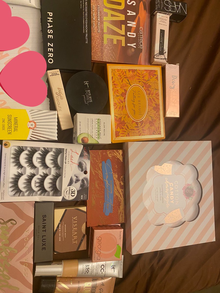 Beautybybrookep's tweet photo. Selling all of this! BRAND NEW ITEMS 

Must declutter my stash, I am such a hoarder when it comes to makeup and skin!! 

Dm me!! 

Brands include Natasha Denona, First Aid Beauty, Nars, Violet Voss 

#makeup #makeupartist #makeupcollection #destash #declutter #highendmakeup https://t.co/KxgQ7u32pe