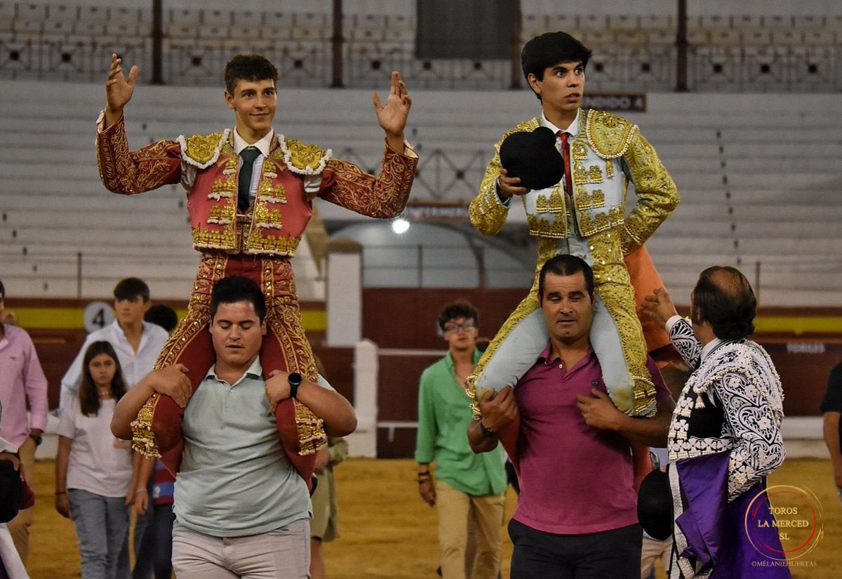 merida_toros's tweet photo. 📸 Sergio Sánchez y Mariscal Ruiz ponen un buen colofón a la feria #Merida22 

📆 4 de septiembre 🐂 La Glorieta #ElToreoEterno 

@huertas_melanie https://t.co/KWciMps9OX