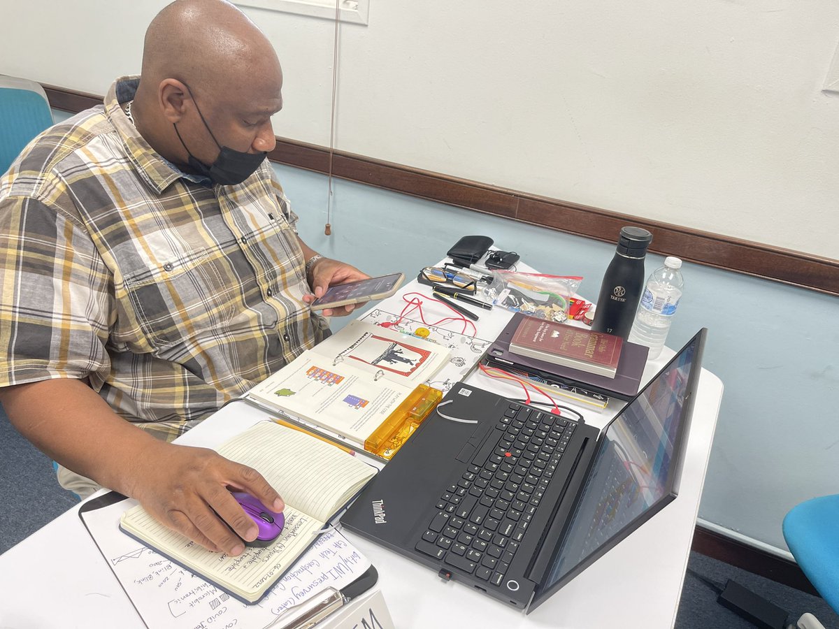 vi_iserp's tweet photo. Shem Matthews bringing art to a @chibitronics lesson this summer for the @InfyFoundation Pathfinder training! Heading to his art show tonight!!! USVI teachers doing big things https://t.co/ZcjT59wuaK