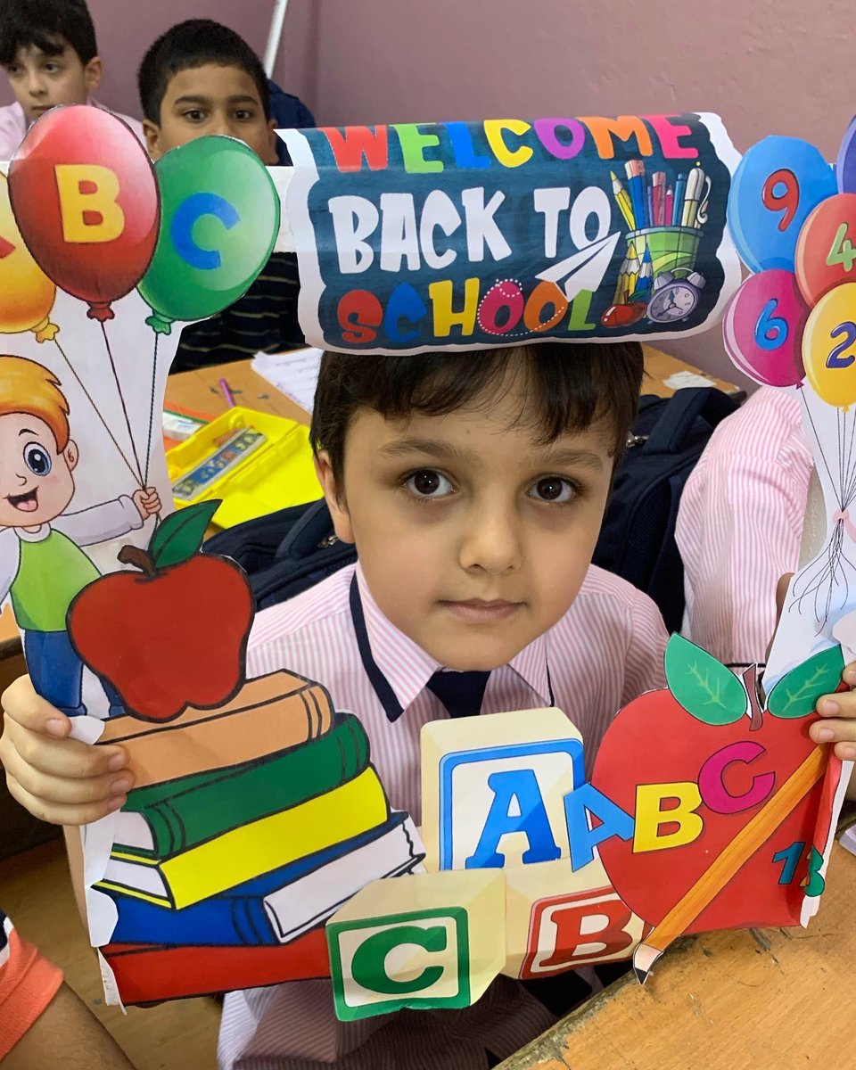talalschool1's tweet photo. #عوداً_حميداً  قامت مدرسة طلال بإستقبال طلابها الاعزاء بالترحيب و تقديم الهدايا البسيطه لهم https://t.co/2fK72biZkP