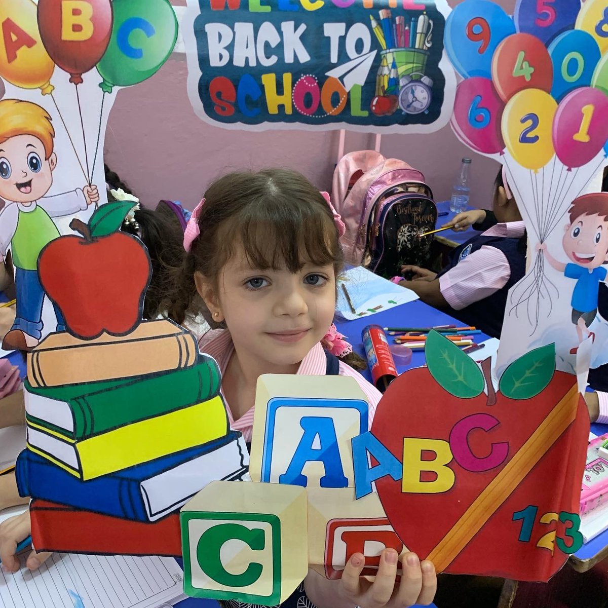 talalschool1's tweet photo. #عوداً_حميداً  قامت مدرسة طلال بإستقبال طلابها الاعزاء بالترحيب و تقديم الهدايا البسيطه لهم https://t.co/2fK72biZkP