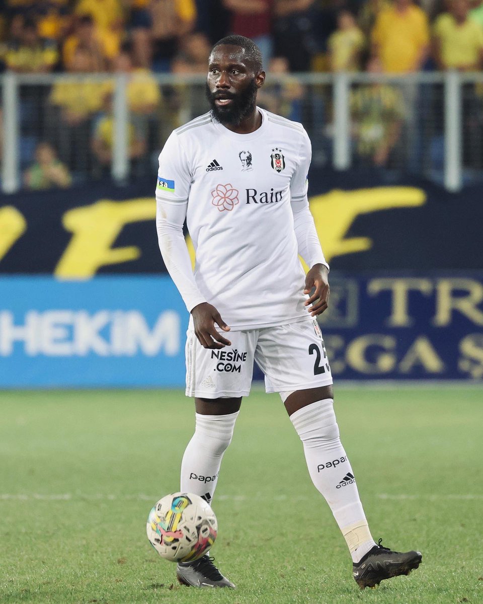 ArthurMasuaku's tweet photo. Though fight but we win and we look forward already 🖤 @besiktas https://t.co/MfYZ61AOIB