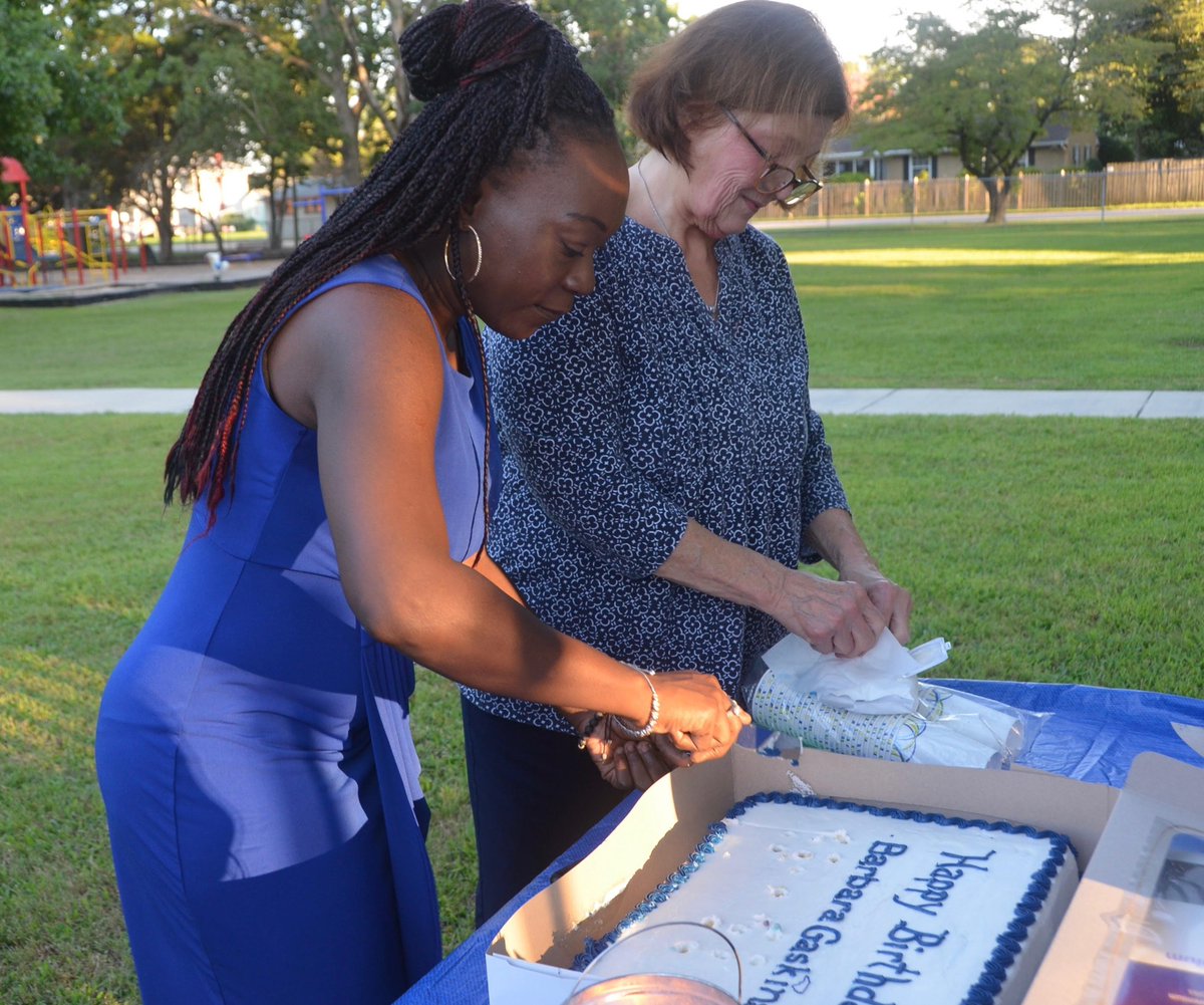 CravenDemocrats's tweet photo. Happy 40th birthday to @Barbara4NC !
Check out our Birthday Picnic Pics
#VoteBlue2022 https://t.co/nD3u5ylwA5