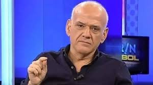 iykiBesiktasVar's tweet photo. Ahmet Çakar: Ömer Erdoğan hoca moca değildir. Benim için yok hükmünde bir adamdır. Utanmadan taraftarımıza teşekkür ederim diyor ! Hadi be oradan adam ! https://t.co/n9LX1duI9O