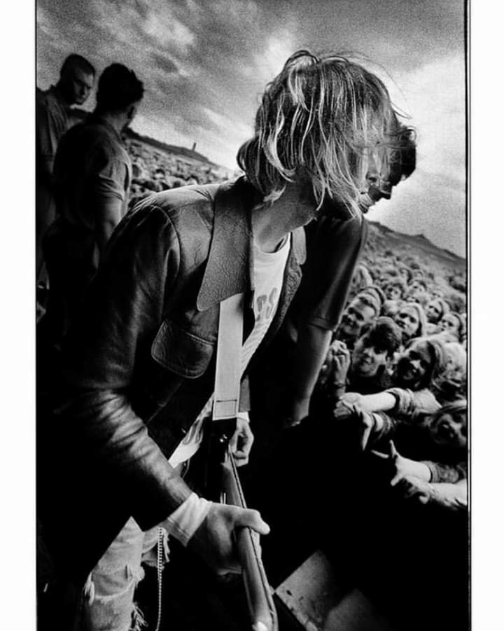 sebagar's tweet photo. Miss you 💔🌹  #nirvana #grunge #kurtcobain #kurt #kurtcobainlovers #kurtcobainisangel #seattlegrunge #kurtcobainforeveraliveinourhearts #kurtcobainmyhero #missyoukurt https://t.co/cFa9LxA6e8