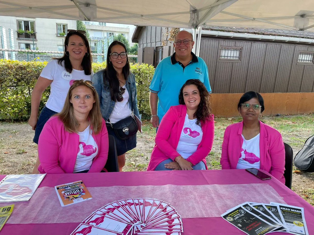 FemmesLibresMDV's tweet photo. 2 jours pour vous présenter notre association @FemmesLibresMDV ☺️ lors des forums des associations édition 2022! 
Merci @Villeparisis77 ainsi qu'à la ville de Vaires-sur-Marne et Villevaudé de nous avoir accueillies ❤️ 
#assos #forums #villeparisis #femmes #stopviolence https://t.co/KEJgcShavm