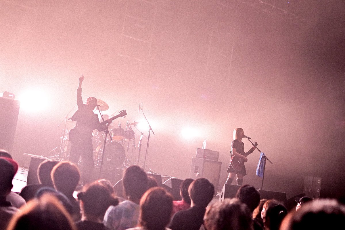 kamoyuna999's tweet photo. 昨日のGOD FEST
TRiDENTは凄かった!
4曲にすべてを賭けて全力で!
最高にかっこいい!
やっぱり時間も曲数も関係ないんだ!!!
気持ちの入った演奏は絶対に伝わるんだな!
音楽の力は本当に凄いな!
TRiDENTちゃん豊洲に爆音響かせてました!
#TRiDENT
#GODFEST https://t.co/J0fWVJgHu5
