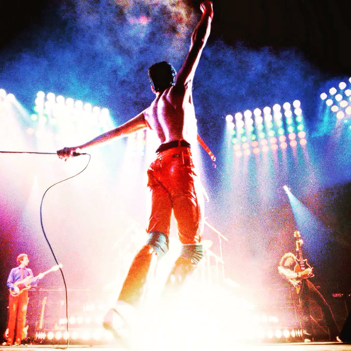 beno518's tweet photo. 🎉Happy Birthday Freddie❗
You live eternally in my heart.
#FreddieMercury #queen
#eeeo https://t.co/AgEouDbWbO