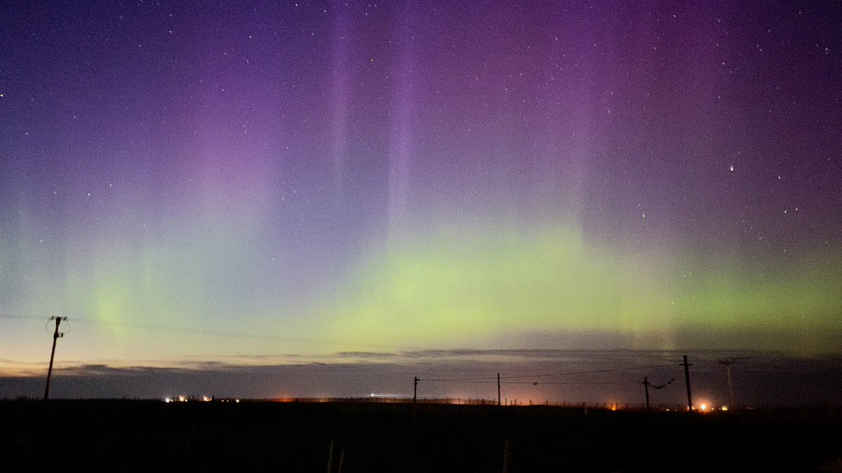 Meggiedubh's tweet photo. Aurora Borealis tonight, Sunday 04/09/2022 taken on iPhone as just ran out without stopping for dslr! @IslesWeather  @BBCScotWeather @bbcweather @wunderground @UKWeatherLive @eddy_weather https://t.co/lD6A6WAy1q