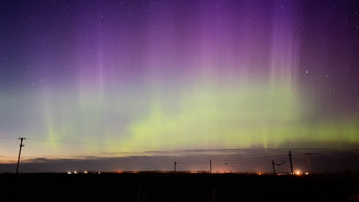 Meggiedubh's tweet photo. Aurora Borealis tonight, Sunday 04/09/2022 taken on iPhone as just ran out without stopping for dslr! @IslesWeather  @BBCScotWeather @bbcweather @wunderground @UKWeatherLive @eddy_weather https://t.co/lD6A6WAy1q