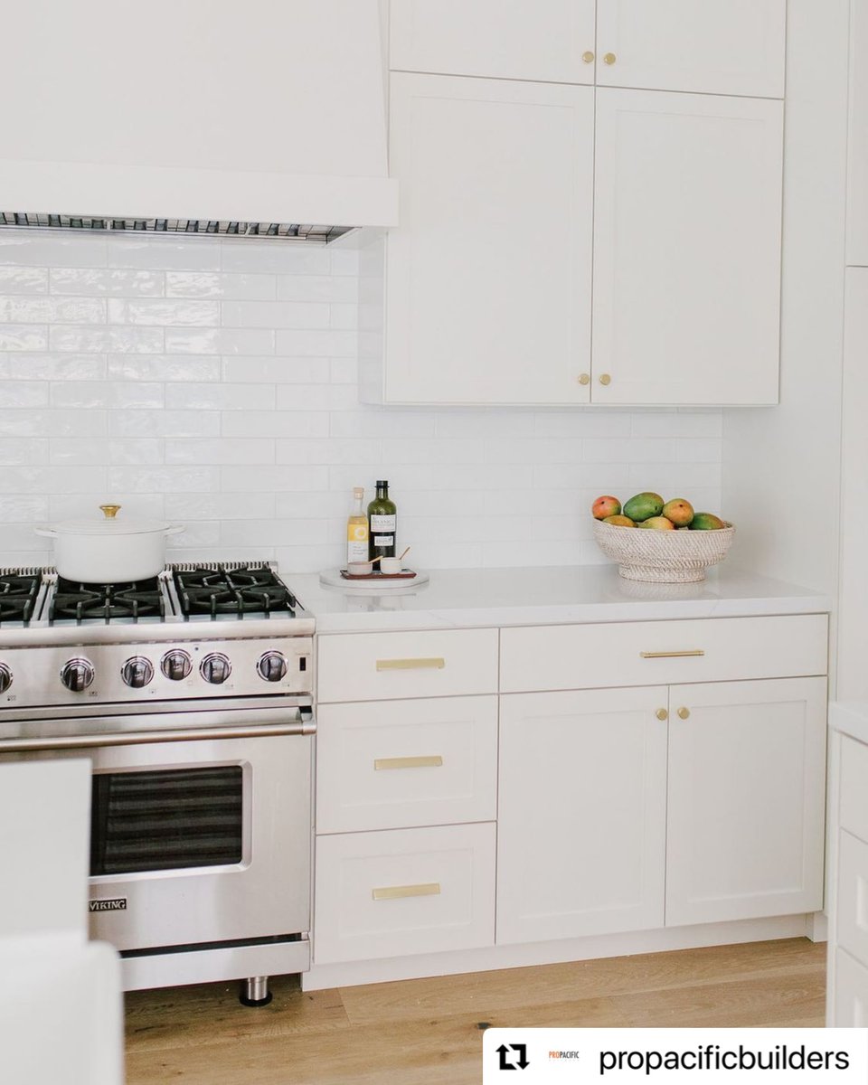 TimTyler_MS's tweet photo. Well, you heard it here first! ⬇️ 

#Repost @propacificbuilders 
・・・
VIKING 👩🏻‍🍳 
A stove worth turning on in the summer 🔥 

Designed: @bex_studios 
📸: @realityandretrospect 
Cabinets: @sandiegocustomcabinets
Range: @vikingrange https://t.co/jPLSUgoNHZ