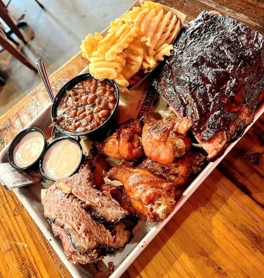 EasyHowToBBQ's tweet photo. An absolute awesome #BBQ platter 🤤 https://t.co/Iz44BZfwEY