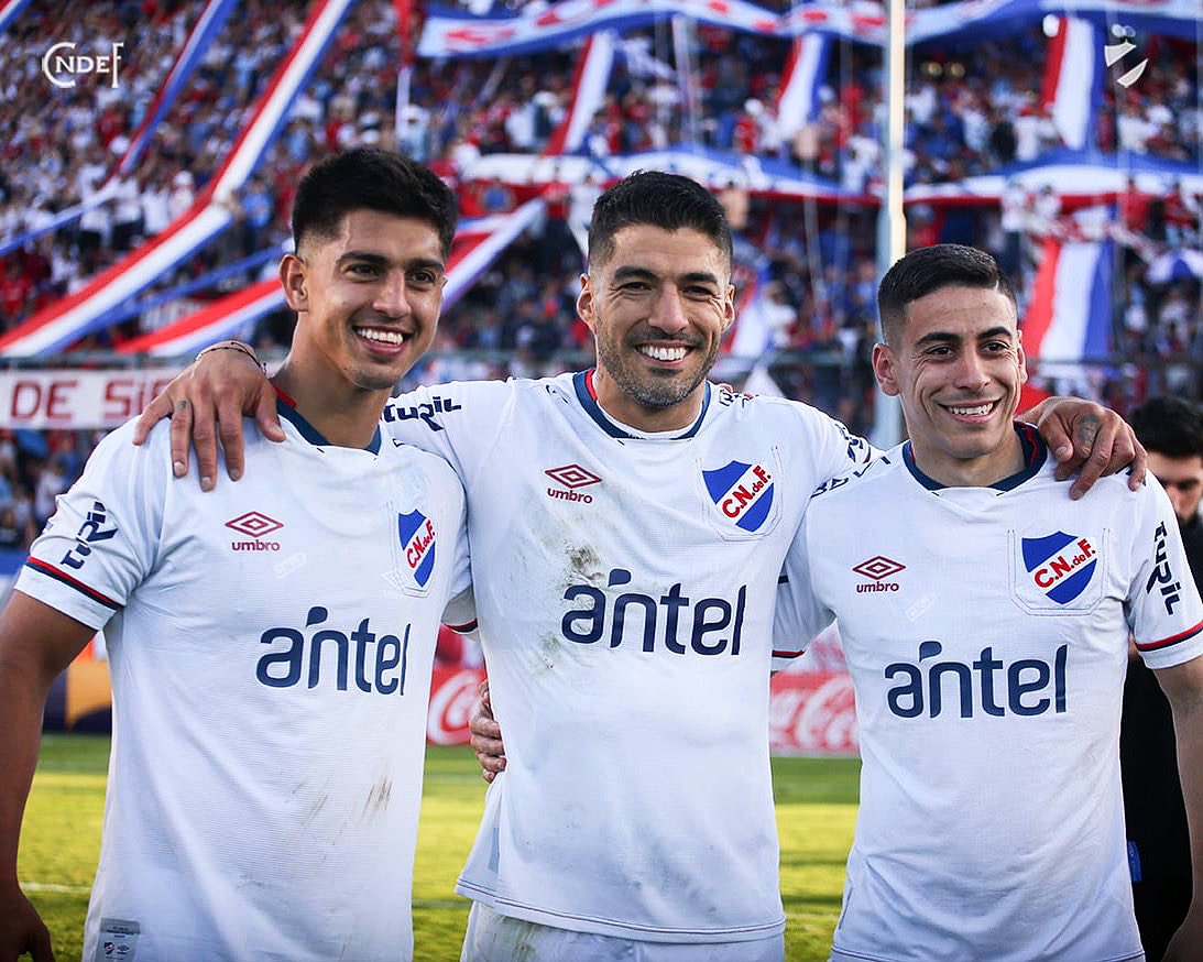 Nacional's tweet photo. Uno, dos, tres … 📸😁

#ElClubGigante 🔵⚪️🔴 https://t.co/uIp3wBBdFI