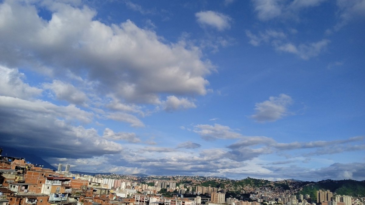 maritgar29's tweet photo. #4Sep22 vista desde el Oeste de Ccs. @EstebanWXcast @Meteovargas @meteovenezuela @MeteoZulia @cumulunimbus @aliriopiro1 @AlexSanabriaR @Tibunando @meteoccs @lmmeteo @TORNADO105E https://t.co/iL3UEuyScH