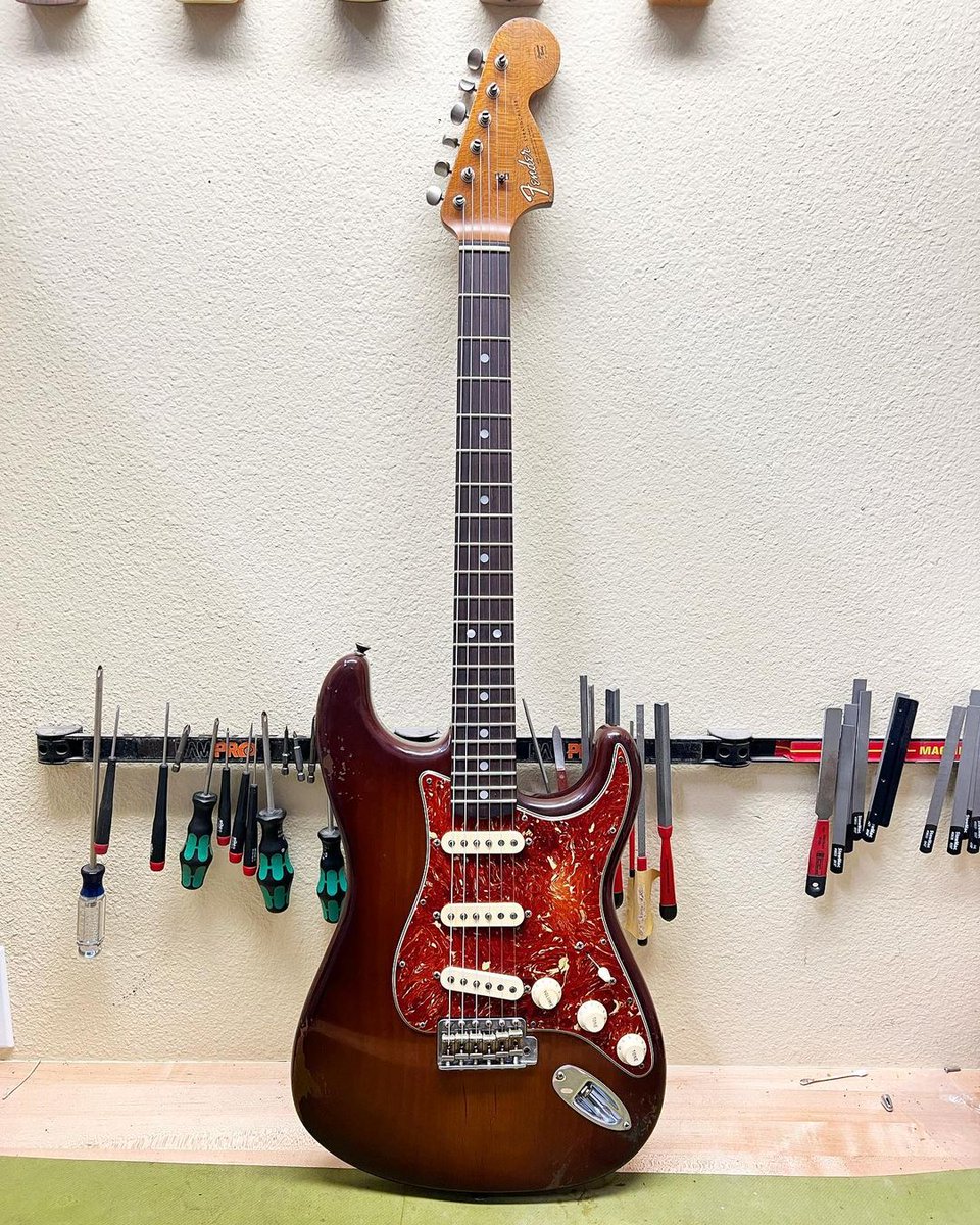 Fender on Twitter "Finish off your weekend with this ‘67 Tobacco Burst