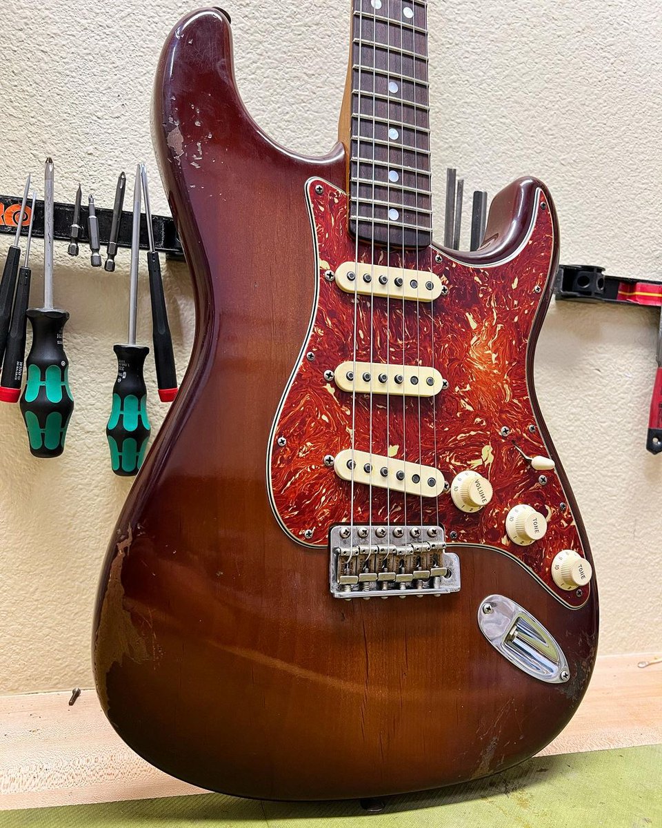 Fender on Twitter "Finish off your weekend with this ‘67 Tobacco Burst