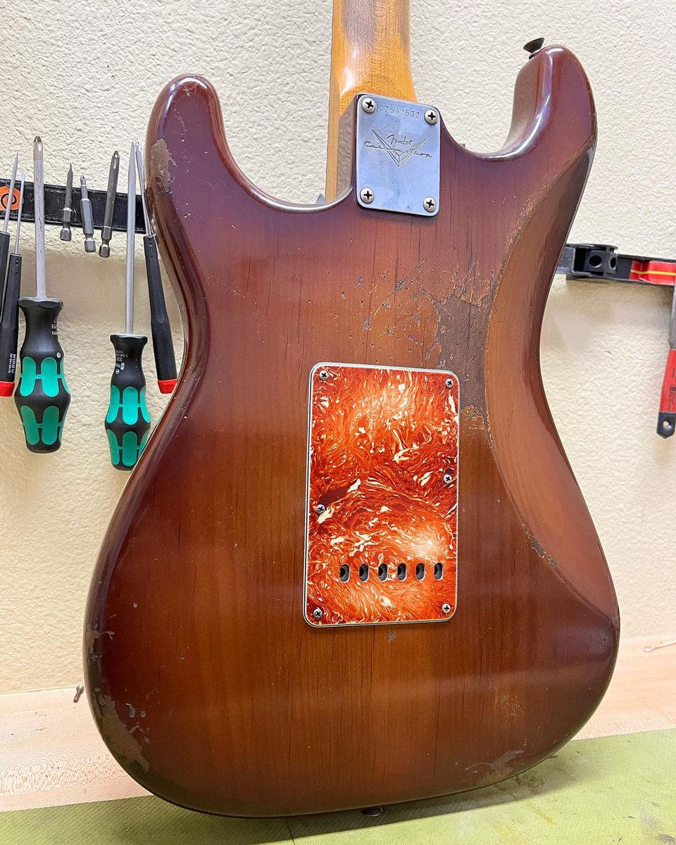 Fender on Twitter "Finish off your weekend with this ‘67 Tobacco Burst