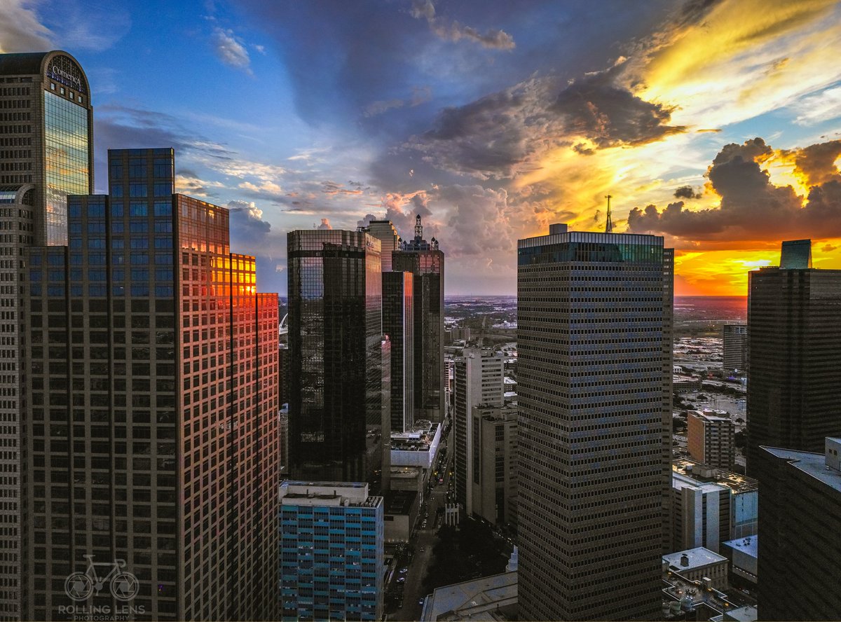 Rolling_Lens's tweet photo. First shot as a new drone pilot.  

#djimini3pro #dronephotography #Dallas #sunset #summernights https://t.co/QVJkXPat0C