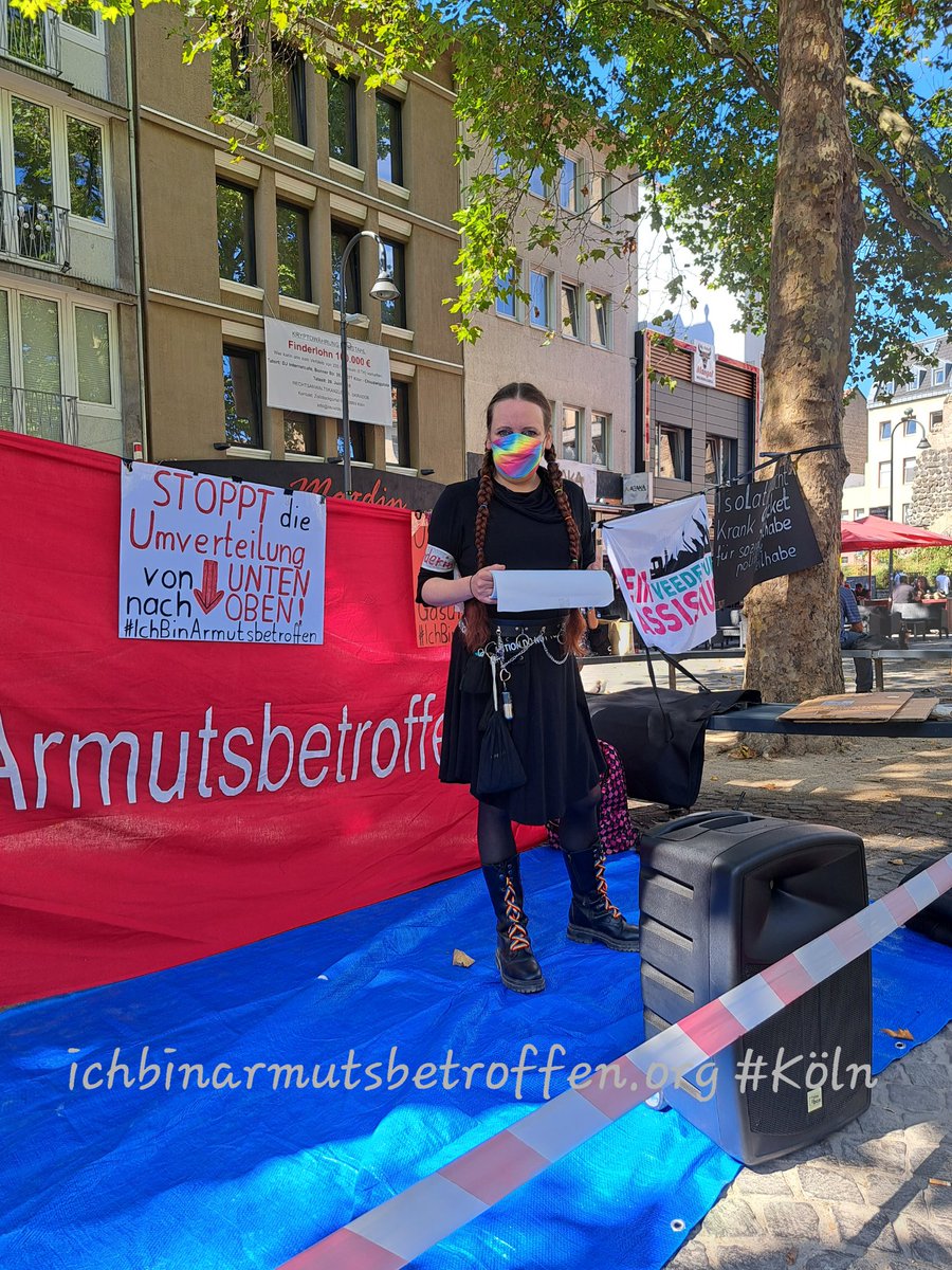 #IchBinArmutbetroffen #Köln Unser 8 #Protest gestern auf dem Chlodwigplatz viele bekannte Gesichter und ein paar Neue waren da.

Wir sind nicht mehr Unsichtbar.
Wir sind nicht mehr Leise.
Nie wieder ✊️