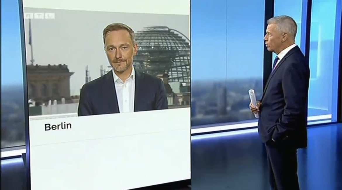 Großartige Premiere. Sehr coole neue Studio-Heimat @kloeppelpeter @rtl_aktuell