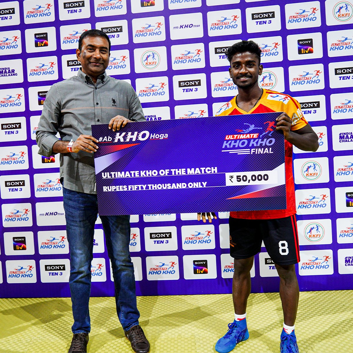 ultimatekhokho's tweet photo. Attacker of the Match๐ Arun Gunki
Defender of the Match๐ Dilip Khandavi
Ultimate Kho of the Match๐ Vishal
An absolutely scintillating #UltimateFinal ends with the post-match awards being shared between the teams๐
#OJvTY #UltimateKhoKho #IndiaMaarChalaang #AbKhoHoga #KhoKho https://t.co/AhCdQa8WxV