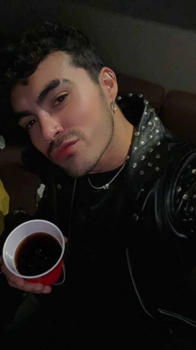 _DennisArana's tweet photo. Quien me conoce sabe cómo soy ✨ y estoy feliz de eso. 

Y este soy yo tomando refresco toda la noche 😅 así que no empiecen a inventar cosas… 

No digas mms Mary Jane ❌😅 https://t.co/W0N2dHfV23