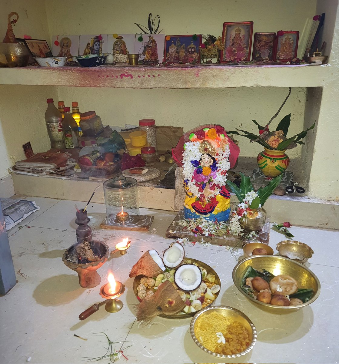 ArchanaPriyad13's tweet photo. Last day of Khudurukuni Puja 🙏🙇♀️
May Maa bless our #TejRan with lots of happiness 🤞
EVIL EYES OFF TEJRAN 🧿
#Khudurukuni #Bhalukuni #OdiaParba
#Odisha
#KaranKundrra #TejasswiPrakash
#TejRanFam #KKundrraSquad #TejaTroops https://t.co/XHsowcMGEE