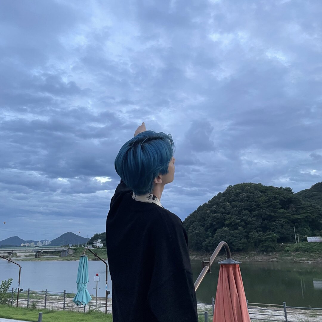 TBZGLOWFEED's tweet photo. #SIHYEON + #YOUNGHOON https://t.co/Sux2PF0HEr