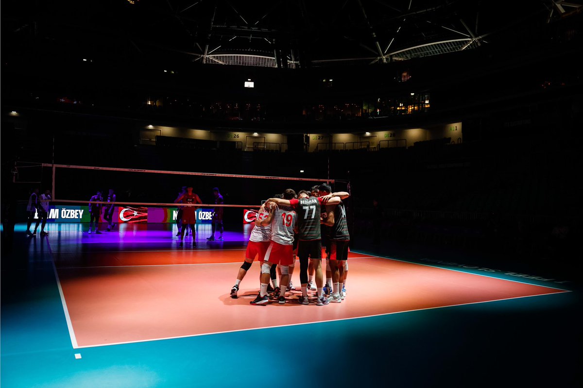 🇹🇷Teşekkürler Filenin Efeleri!

🏐A Milli Erkek Voleybol Takımımız, 24 sene sonra katıldığı ve tarihinde ilk defa gruptan çıkma başarısı gösterdiği FIVB Dünya Voleybol Şampiyonası'nda, ABD'ye son 16 turunda çekişmeli bir maçın ardından 3-2 mağlup olarak organizasyona veda etti.